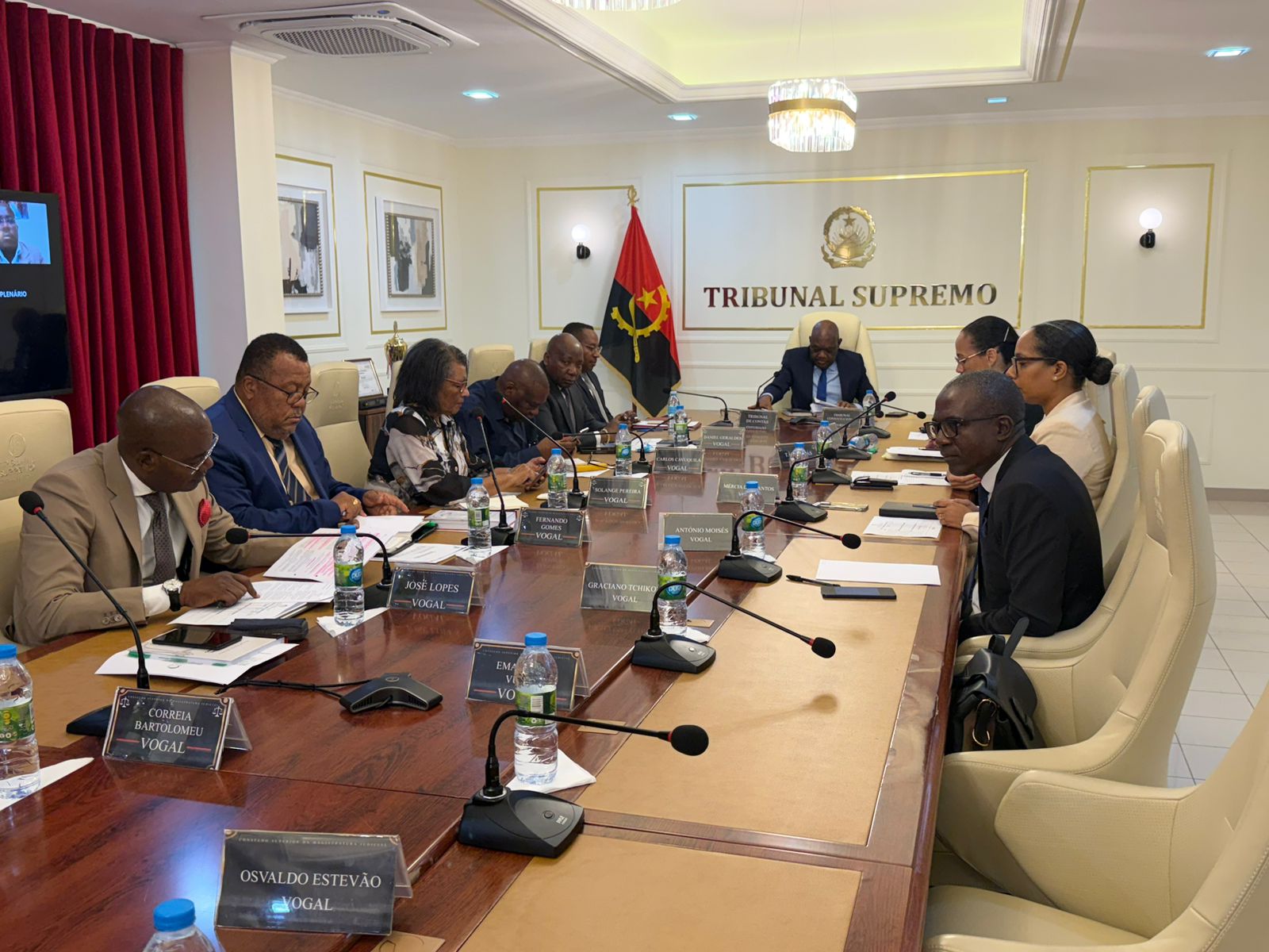 CONSELHO SUPERIOR DA MAGISTRATURA JUDICIAL SUSPENDE FUNÇÕES DO VENERANDO JUÍZ CONSELHEIRO DO TRIBUNAL SUPREMO MANUEL PEREIRA DA SILVA