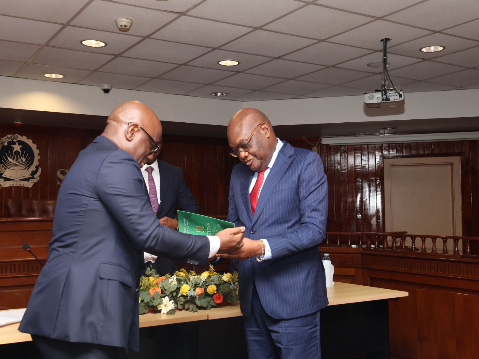 Venerando Juiz Conselheiro do Tribunal Supremo Norberto Capeça lança obra “Estudos de Direito Privado III”