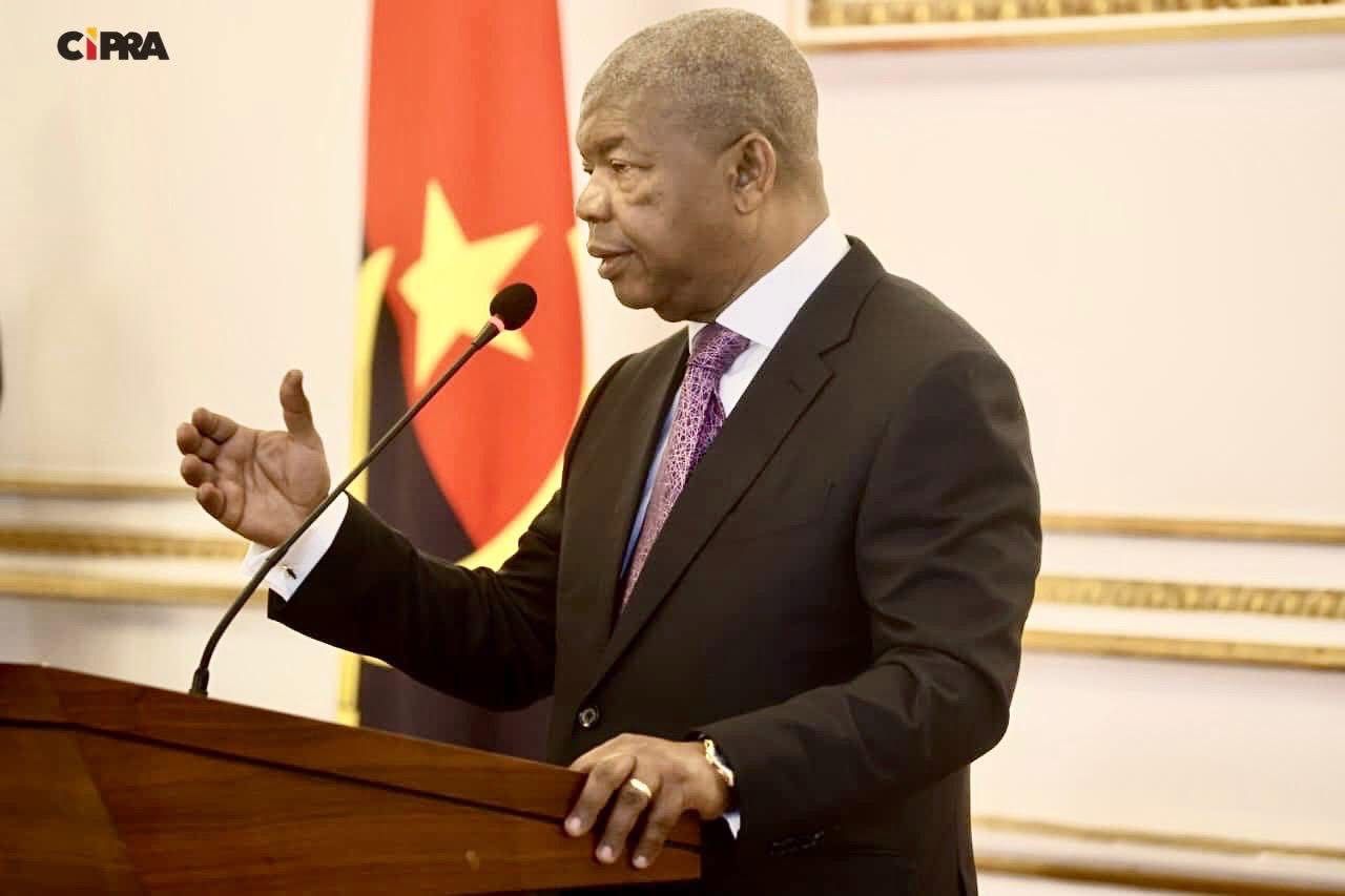 PRESIDENTE DA REPÚBLICA CONFERE POSSE A OITO NOVOS JUÍZES CONSELHEIROS DO TRIBUNAL SUPREMO